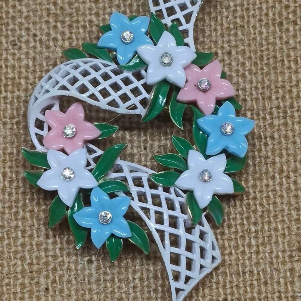 Vintage 1960s Crown Trifari Lattice Floral Brooch
